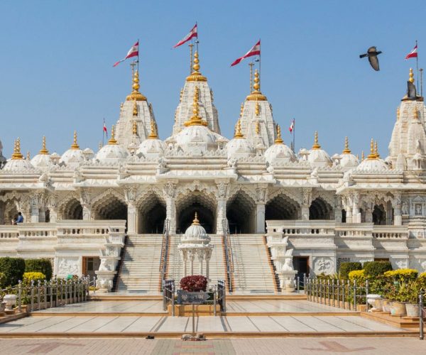 swami-narayan-temple-kutch-gujrat-2-attr-hero (1)